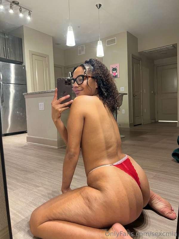 come leave your mark on this ass 🍑🖤