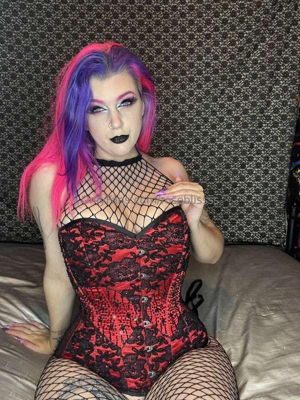 Canadian MILF @Roxxi_Diamond loves to stretch her pussy 💦Fre..