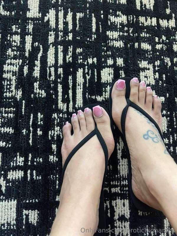 I chipped my pedi but in getitn it redone tomorrow here's so..