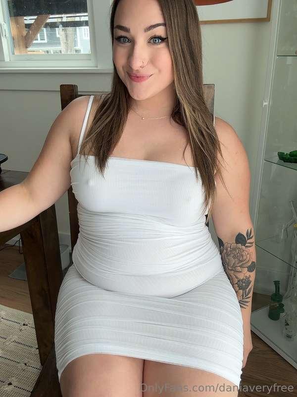 My tummy looks so cute in this dress 🥰