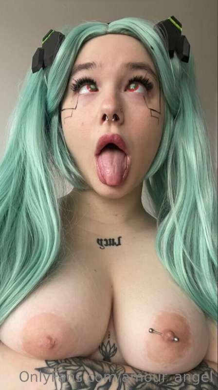 @cosplayfoxyuzumaki
Her face is ready to be covered in daddy..