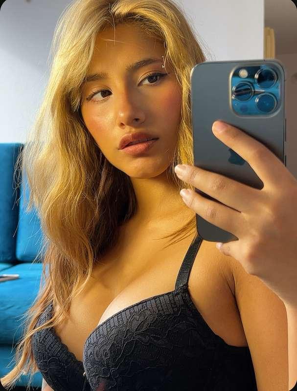  I keep imagining your hands on my body 💋