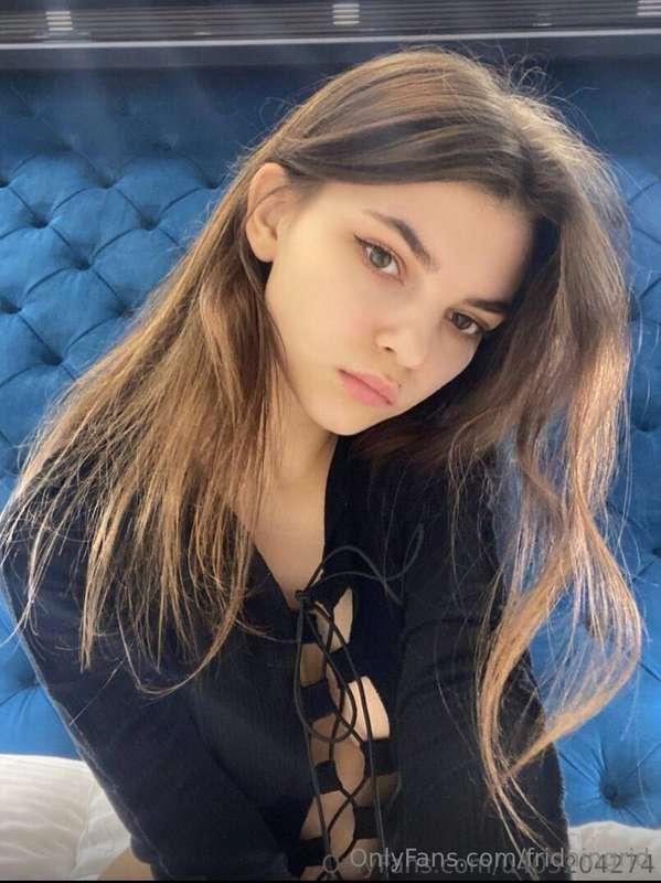 NATURAL CUTE @arishy😍😍😍SHE WILL WRAP HER JUICY LIPS AROUND Y..