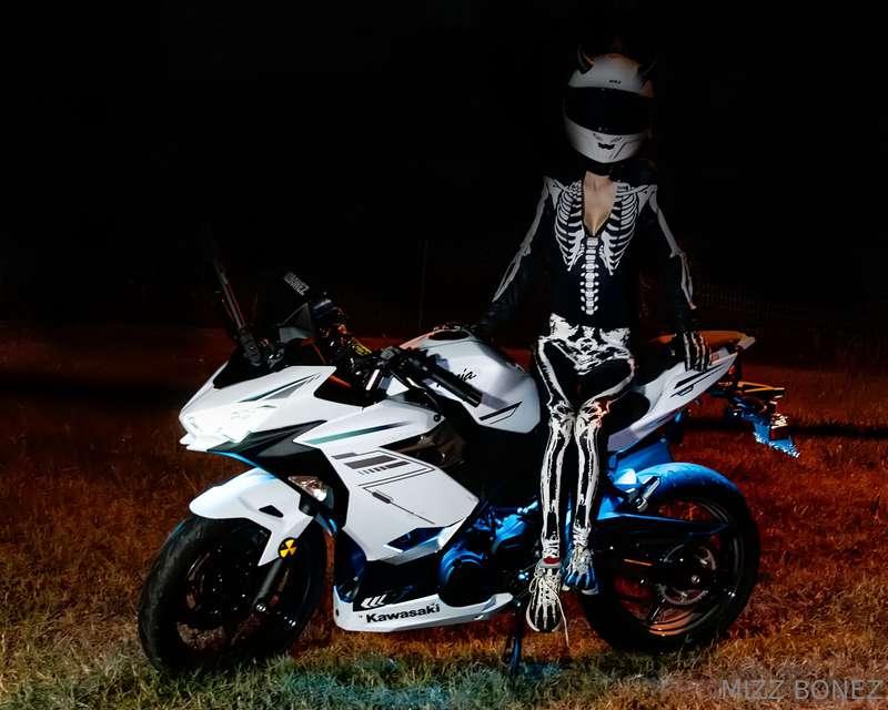 Moto Bonez! Love this riding outfit! 🏍️💨