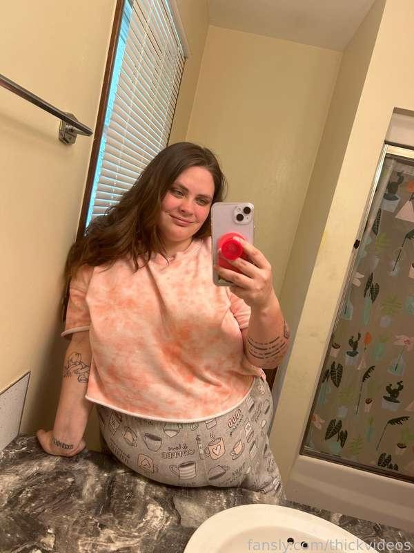 Getting ready for the day!

#thick #curvy #bigtits #bigass #brunette #greeneyes #tattoos #pawg #bbw #milf #stomach #bigboobs #bigbooty #kinkfriendly #kinky #fyp #plussize