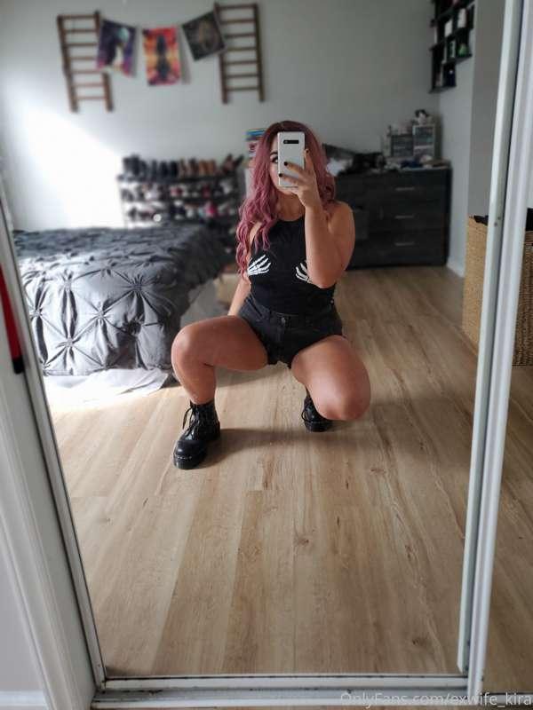 Can I be your goth girlfriend? 😈🖤