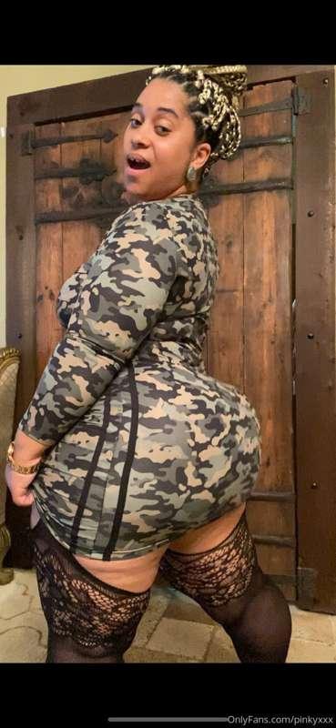 This outfit? 10/10. My mood? Even better 😏