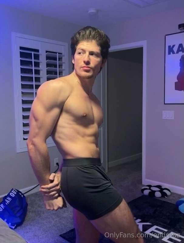If this gets 1000 likes by 4th April (my birthday) I’ll do m..