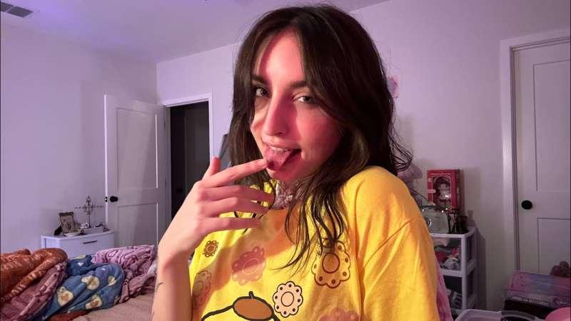 Patreon Exclusive: Lofi Spit Painting ASMR ( Mouth Sounds, Hand Movements, Personal Attention + )