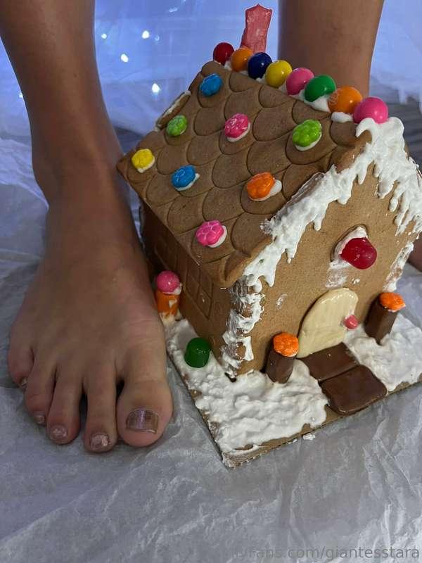 well if I can't fit inside the gingerbread house...maybe I'l..