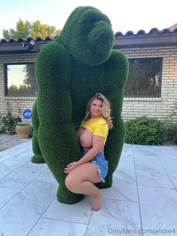 Can you hold me next 😏