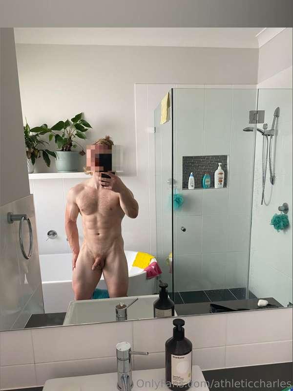 Some nude flexing after my workout 😅