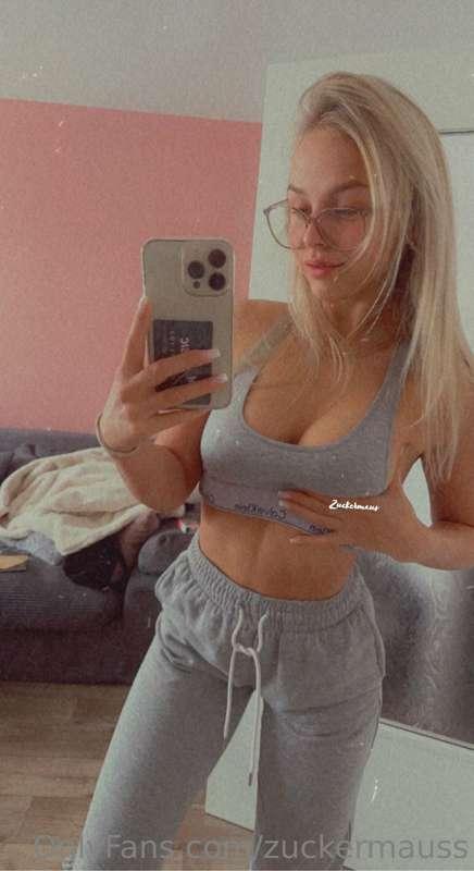 Hey Babe, ich hoffe dein Feierabend ist nicht mehr so weit e..