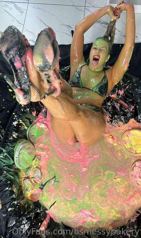 ❤️ Happy Fridaaaaaay ❤️

Hello my messy monsters 😍 I hope yo..