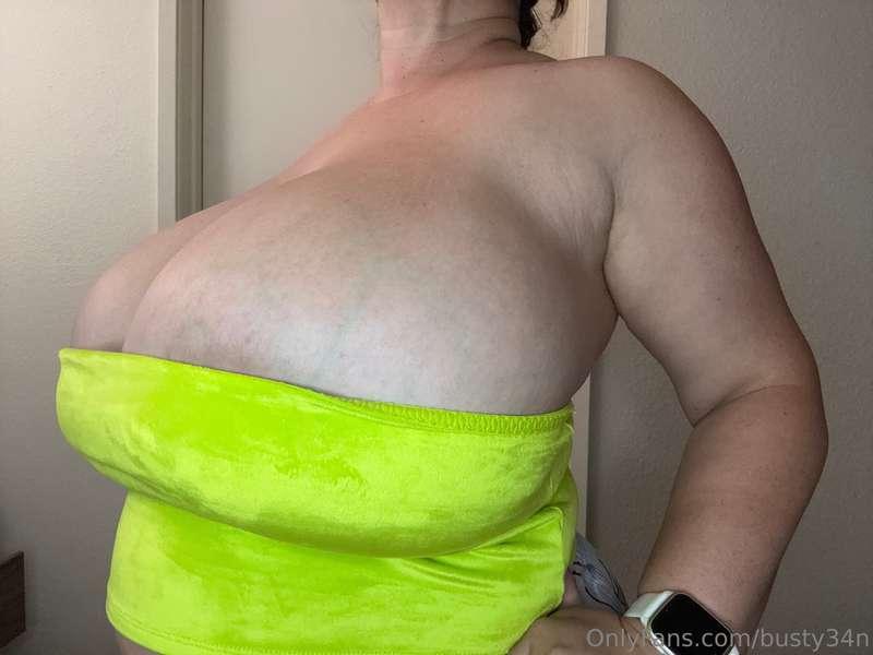 busty34n image #0