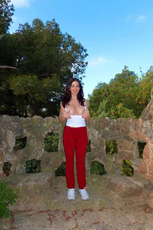 Hooked to outdoor boob-showing 🙈