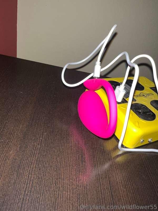 Who wants to control my lush 🤪😈💋 I need to cum and haven’t u..