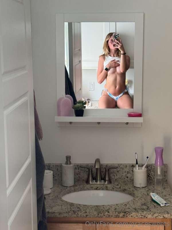 Fuck me in the bathroom babe! 🥵😈