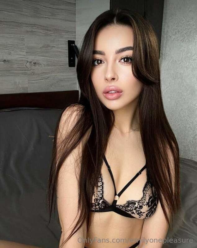 🎀FREE SUBSCRIPTION🎀
Lick me all over & call me your slut 😻 @..