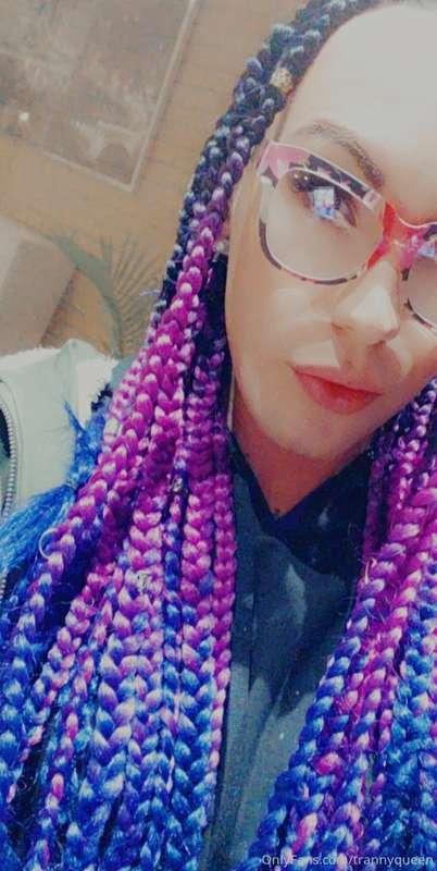Tranny queen got new hair