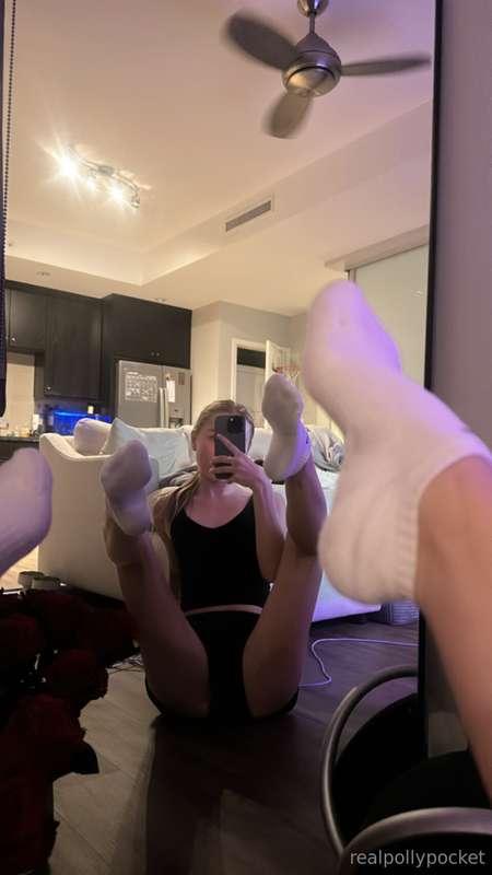 late night gym sesh <3 sniff my sweaty socks loser !!