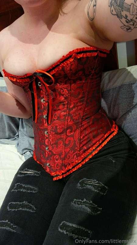 I know it's late, but happy Halloween🎃