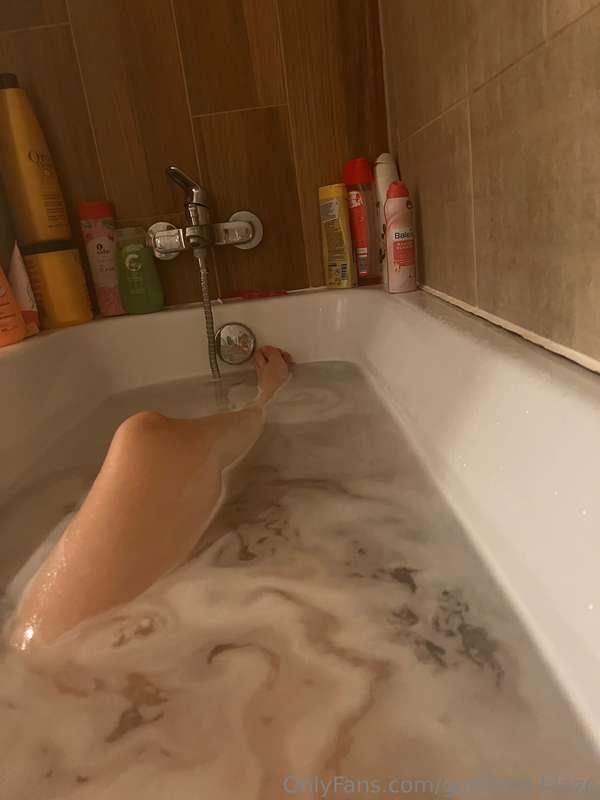 tell me about your day...my ears and legs are open 💕💦