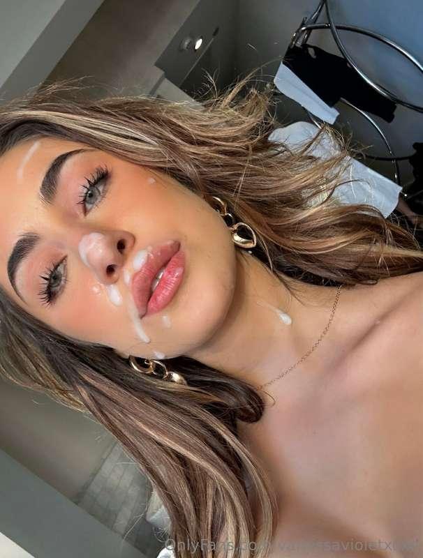 my slutty little friend gave some fire head to some random f..