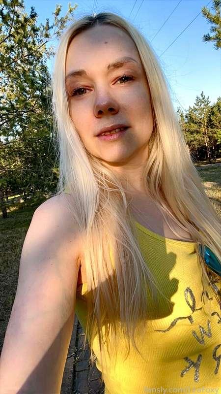 I spent a beautiful day outside! 🌟😎 The weather was just perfect and I couldn't let this day go to waste!  😉So I took my ass out for a walk to get my dose of vitamin D!  🌟🔥

I also made some naughty shots, curious to see? 😏 

#selfie #irl #lifestyle #blog #nature #outside #outdoors #public #braless #exhibitionist 