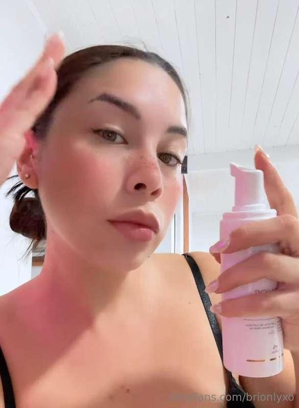 Always gotta make sure I do my skincare 😉❤️