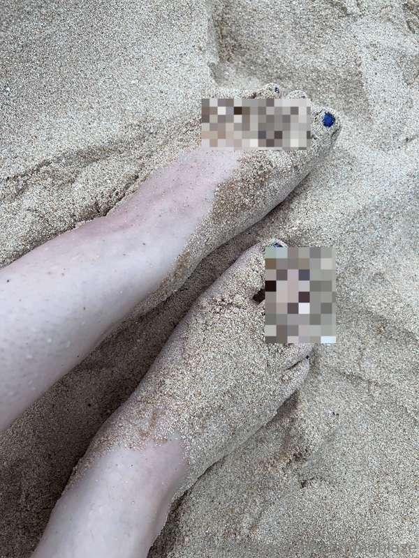 10 sandy feetpics and 1 video 🏝️ 👣 Only $29.99 Cheaper on VI..