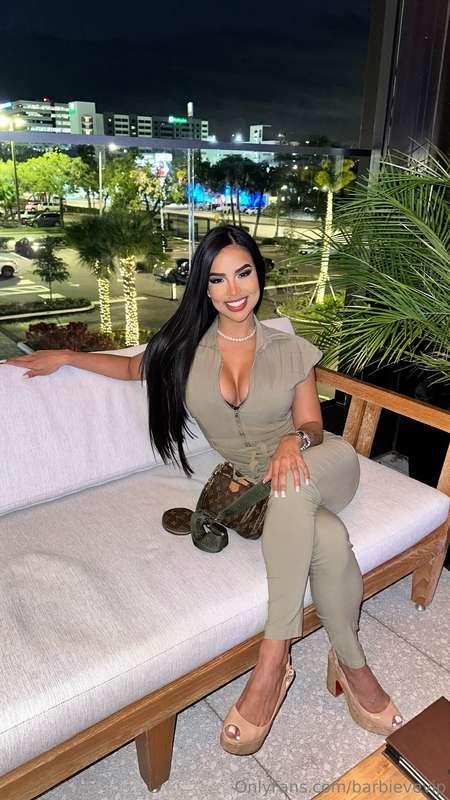 I'm sexy and classy, papi! 💚 Check your DMs!