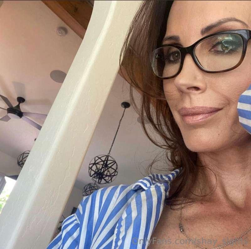 You know, I'm feeling so sexy in my glasses. There's just so..
