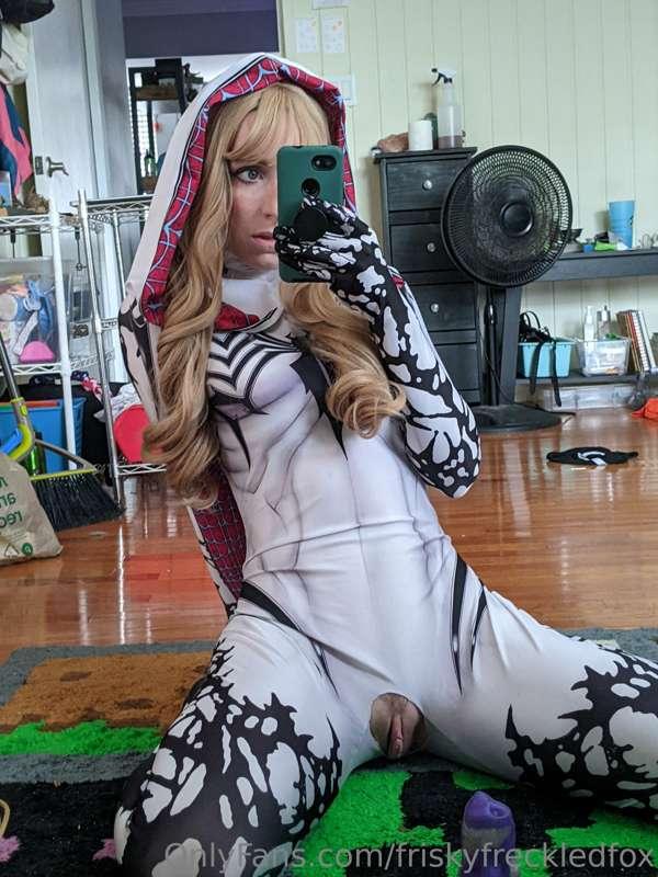Spidergwen's got a hole in her suit, do you think you can he..