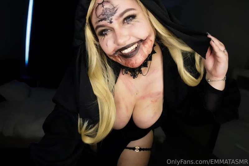 Still have bunch of pics with this cosplay 😅🖤