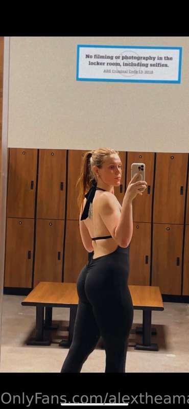 Gym time! Swipe for a treat 🤗
