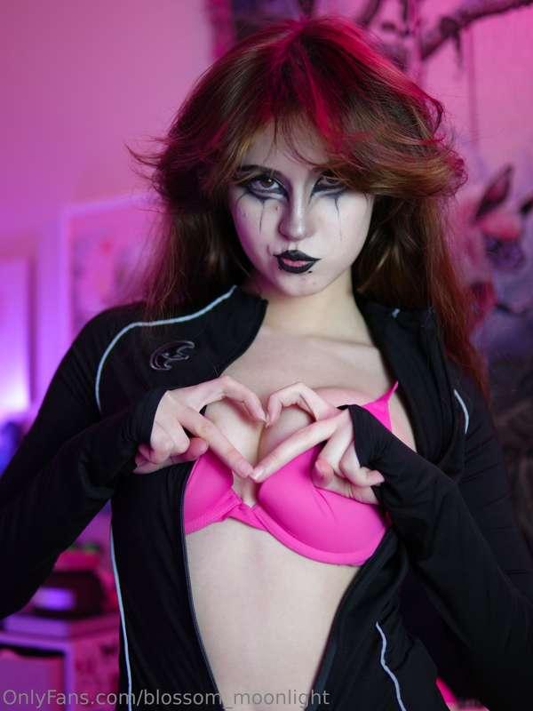 <3