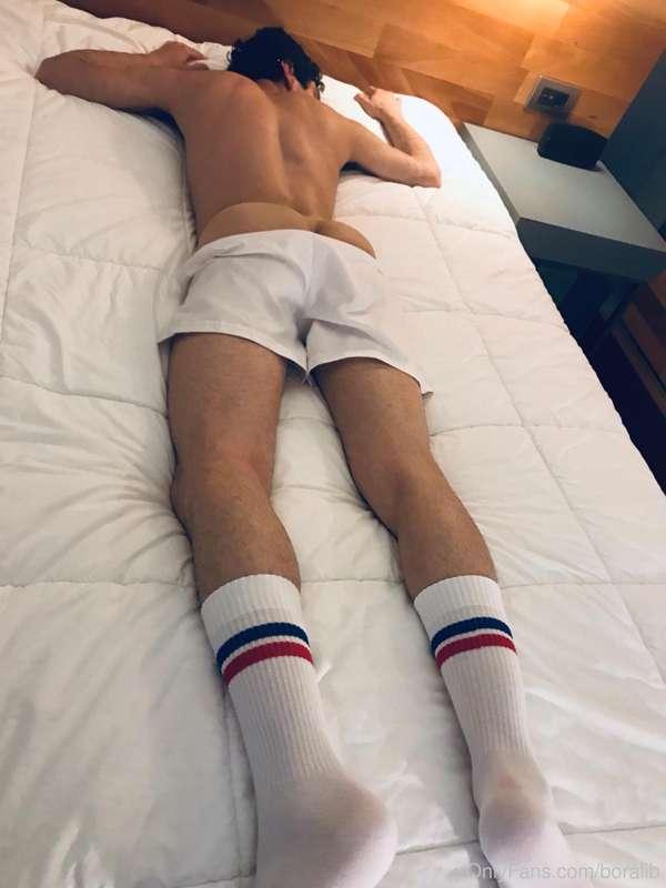 Good night boys 😈 who want sleep with me? 😏