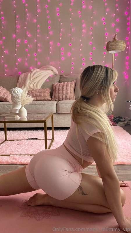 Yoga makes me wanna get naked. DM to see the naked version. ..