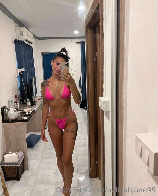 Who'd like to come swiming with me 😘😈