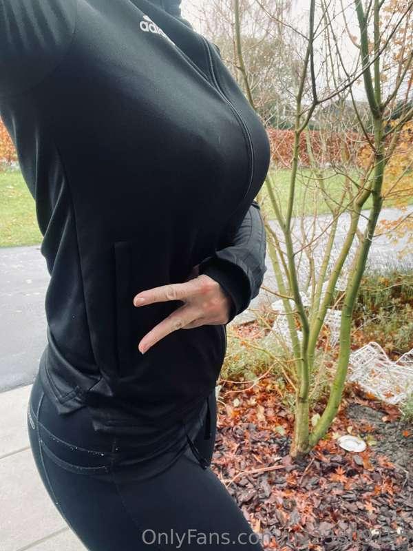 Should I continue the black theme? 🖤

Mommy’s first run in t..
