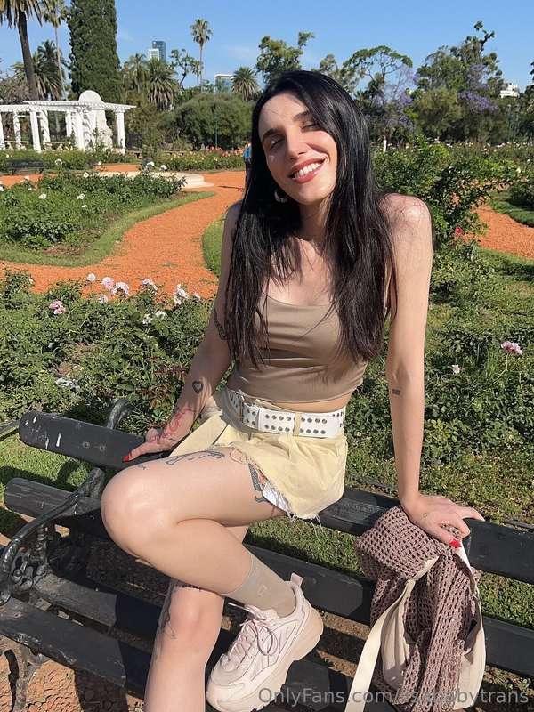 Not just a pretty face, a display of grace 🌹💃