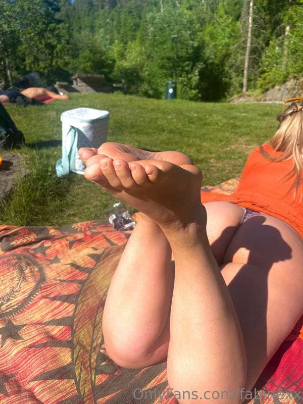 Sommerkjole og barbeint sesong 😈☀️💦🦶🏼