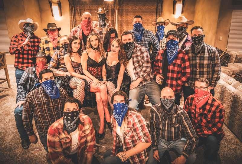 🤠 I had a dream I was surrounded by guys in flannel last nig..