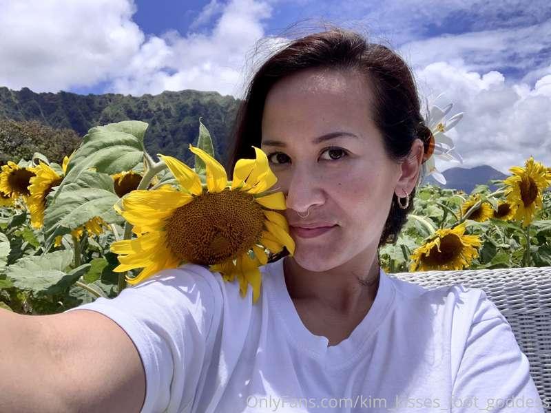 Selfies with 🌻 sunflowers 😘
