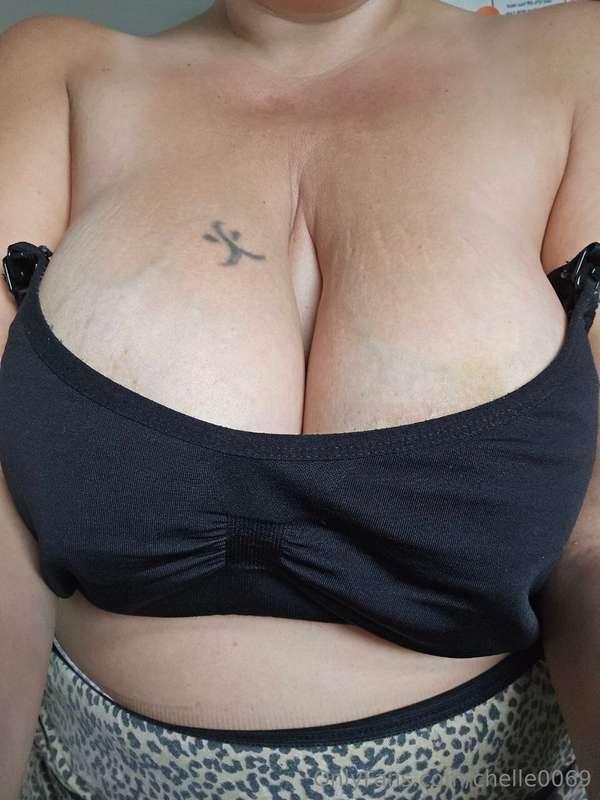 Good morning 🥰Just finished pumping who wants to see my puff..