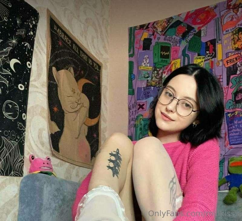 In the evening🌆, when it is quiet and calm outside, I like t..
