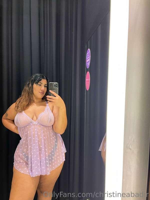 I love trying on new lingerie. 🌸