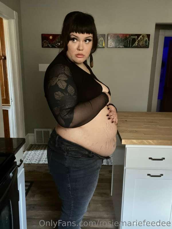 Would you mind rounding out this belly for me?
Just knock me..