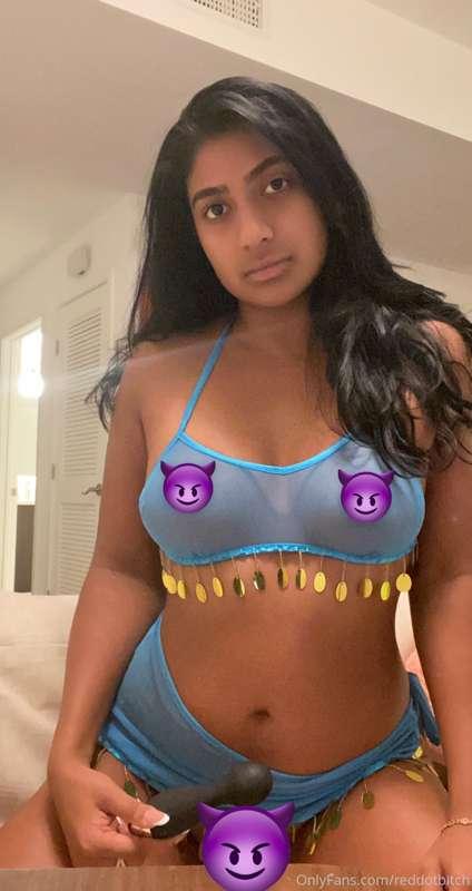 Got a naughtier jasmine costume. Happy Halloween 🎃 used my t..